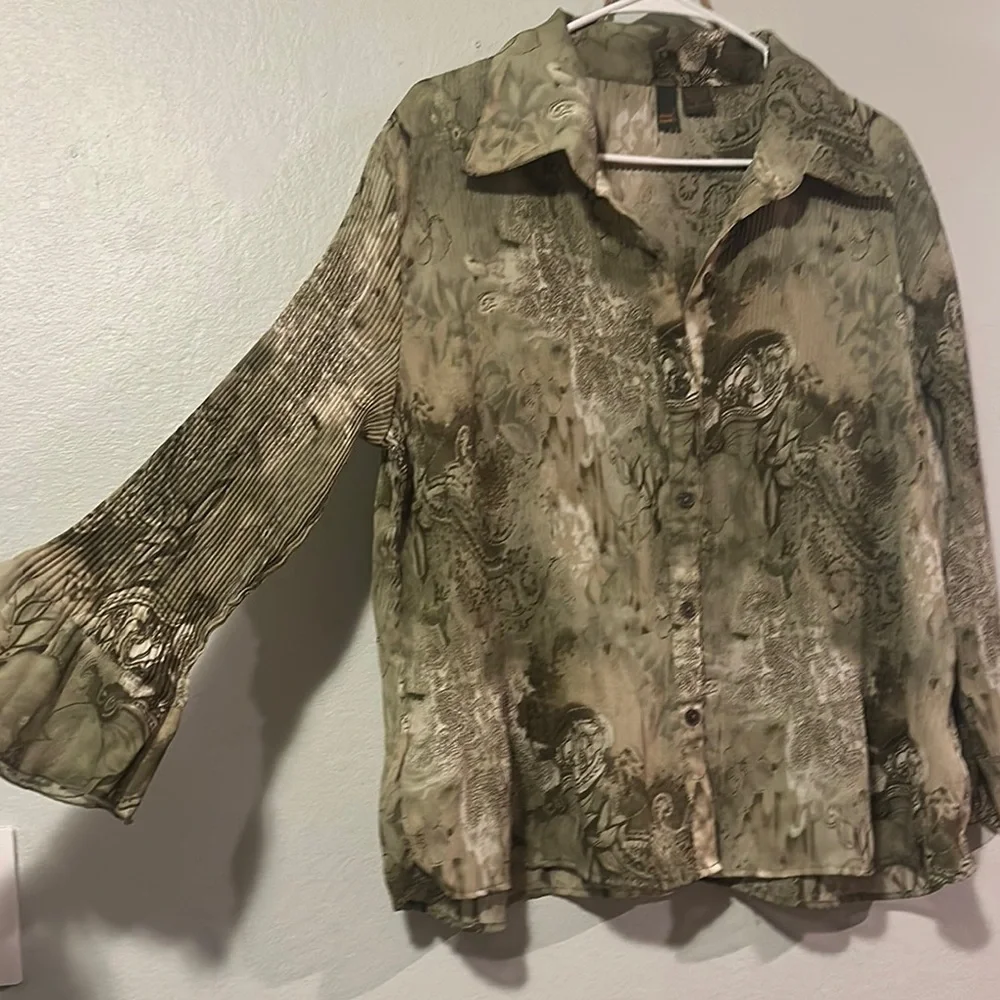 Green Patterned Button-Up Blouse - Picture 1 of 6